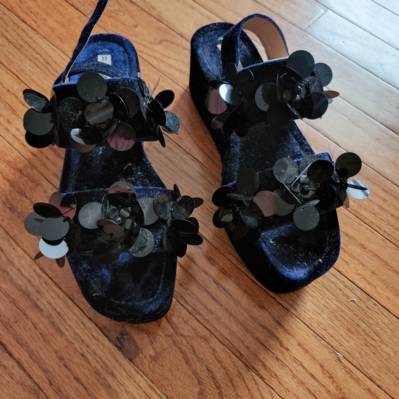 Zara Trafaluc suede flower platform